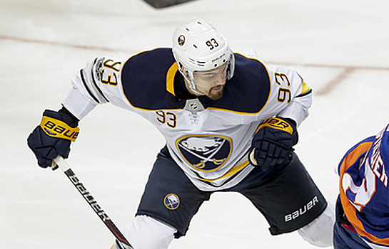 Дебютная голевая передача Антипина в НХЛ помогла "Баффало" обыграть "Детройт"