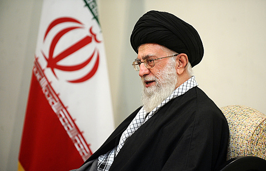 Хаменеи обвинил США в попытке сорвать поставки С-300