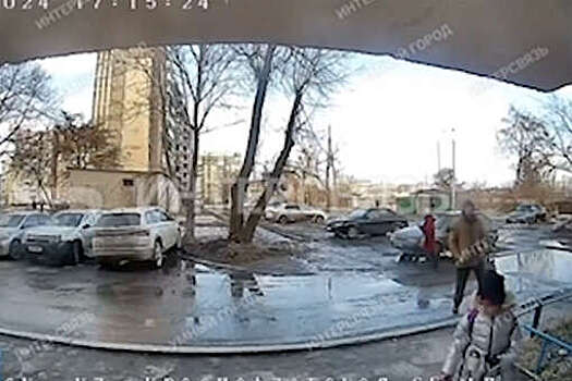 В Челябинске мужчина преследовал школьницу до подъезда, но остановился