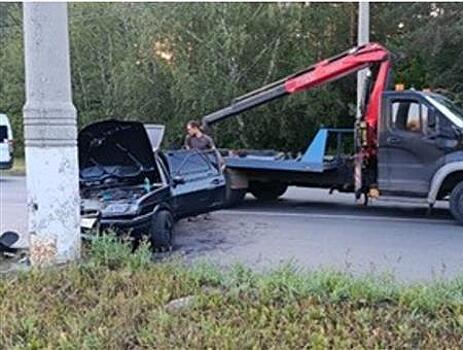 В Тольятти пьяная женщина за рулем врезалась в бетонный столб, а после сама обратилась в больницу