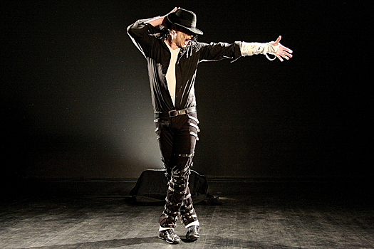 Знаменитую шляпу Майкла Джексона продадут на аукционе