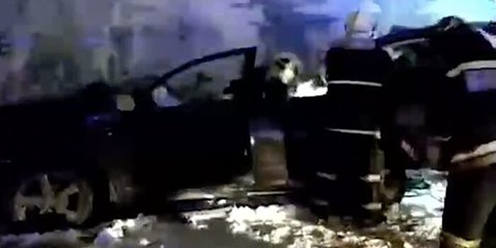 Иномарка на скорости врезалась в стену на востоке Москвы