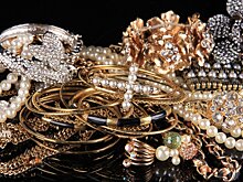 Горничная украла золото