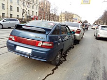 Четыре автомобиля встали в «паровозик» на Богдашке