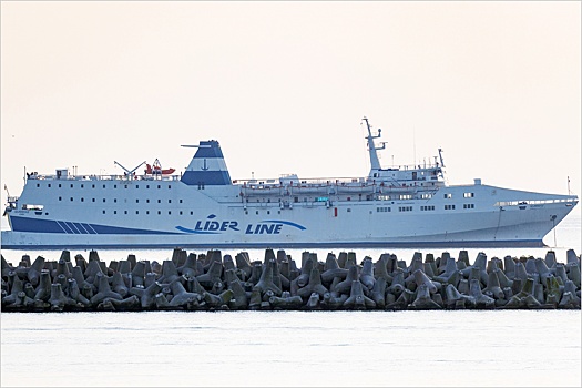 Паром, который не приняли в Сочи, пришвартовался в Турции