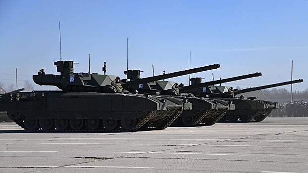 В России заметили переброску танков «Армата» к зоне СВО