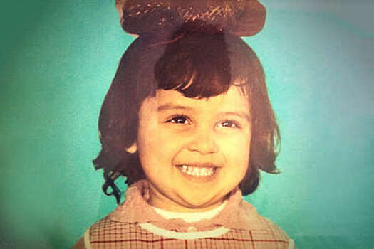 Актриса Равшана Куркова опубликовала архивное детское фото