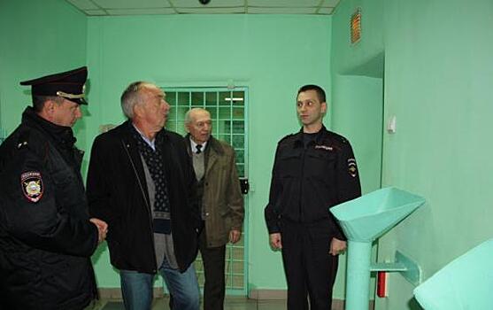 Общественники посетили ИВС при УМВД Курской области
