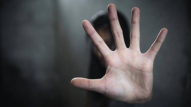 Мужчина нокаутировал жену в Москве за посещение бара без его ведома