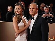 Возлюбленная российского миллиардера вышла в свет в платье с глубоким декольте