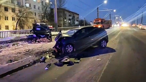 Два человека получили травмы в столкновении иномарок на виадуке в Нижнем Новгороде
