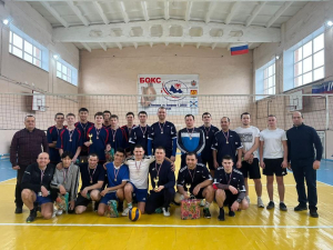 Полицейские Оренбургской области в рамках акции «Студенческий десант» провели товарищеский матч по волейболу со студентами
