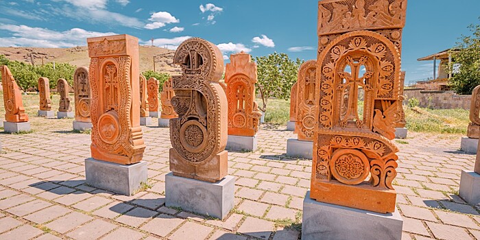 Символ веры: мастер в Армении поддерживает традиции, создавая хачкары