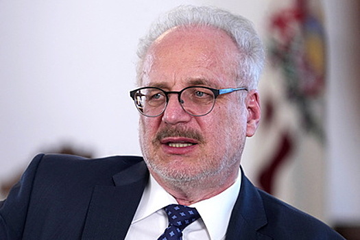 Президент Латвии призвал запретить выдачу турвиз россиянам