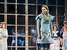 Московская актриса Екатерина Лукаш пострадала на премьере в красноярском театре