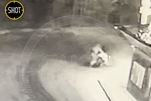 Неизвестный с «бешеными зелеными глазами» напал на московскую мотоблогершу