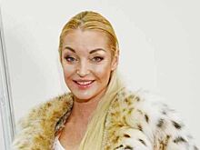 Волочкова сделала шпагат с веслом в руках