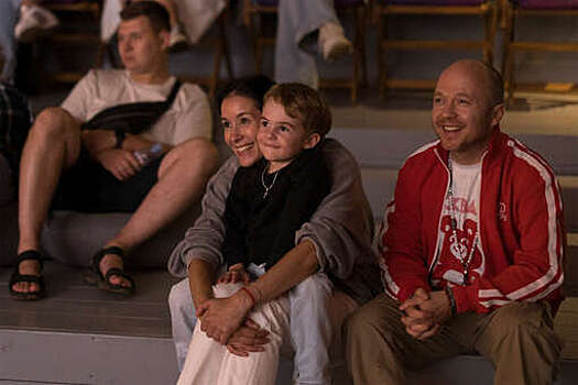 Актеры Евгений Стычкин и Ольга Сутулова вышли на публику с сыном