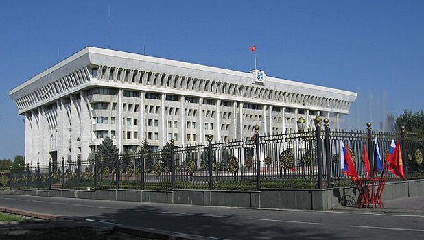 Новое правительство Киргизии принесло присягу