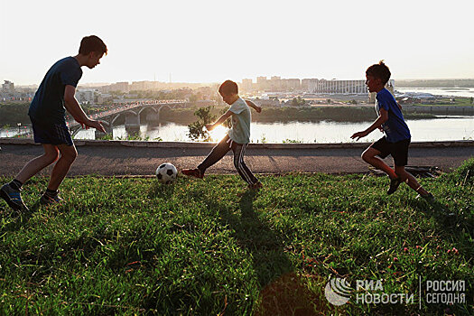 Деревенские мальчишки мечтают о футболе во время ЧМ-2018
