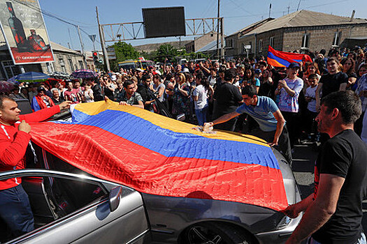 При стрельбе в банке в Армении число погибших выросло до двух