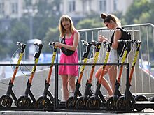 Самокатчиков предложат штрафовать за телефоны в руках