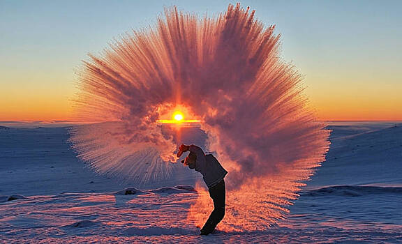 Лучшее фото зимы: что случится с горячим чаем при -40 °С