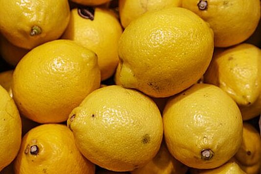 Гинеколог раскрыла влияние лимонов на срок менструации