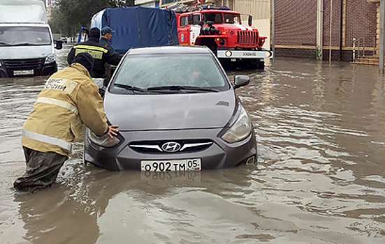 Дагестан вторые сутки остается во власти непогоды