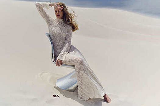 Актриса Светлана Ходченкова снялась в прозрачном платье в пустыне для бренда
