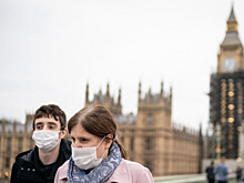 Главный врач Англии Крис Уитти: «омикрон»-штамм быстро достигнет пика, но и быстро пойдёт на спад