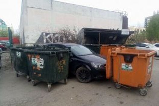 Екатеринбургские коммунальщики оригинально наказали автохама