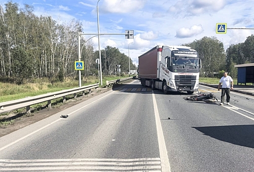 В Омской области в лобовом ДТП разбился мотоциклист