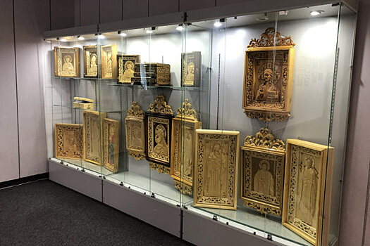 Образы Иисуса Христа, Николая Чудотворца, Богородицы представлены на выставке Михаила Гусева в КЦ «Зеленоград»