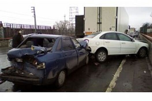 В Жигулевске из-за отказа тормозов КамАЗа столкнулись пять автомобилей