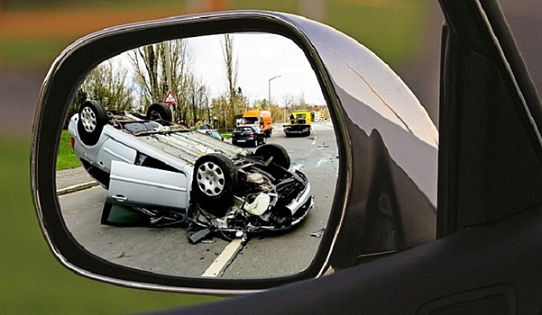 Под Петербургом перевернулась машина с ребенком за рулём