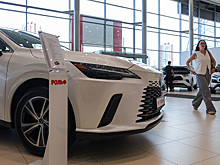Продажи новых автомобилей в России начали падать