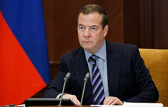 Медведев: Twitter не станет демократичным и при Маске, если не уйдет из юрисдикции США
