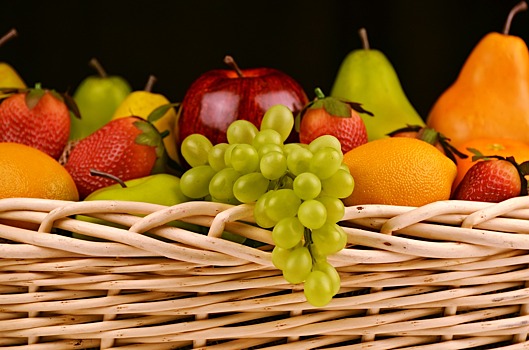 Почему летом нельзя есть много ягод и фруктов