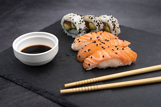 Суд обязал сеть доставки суши «Ёбидоёби» сменить название