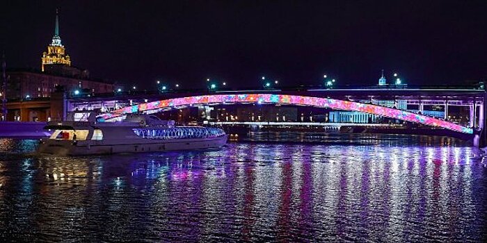 Динамическая подсветка появилась на Смоленском метромосте