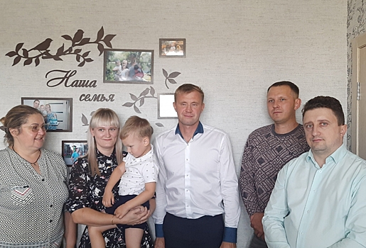 Сотрудники «Омскэлектро» навестили семью мобилизованного водителя предприятия