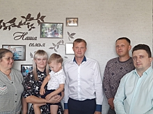 Сотрудники «Омскэлектро» навестили семью мобилизованного водителя предприятия