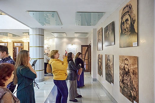 Сибирякам рассказали о Донбассе и СВО языком искусства