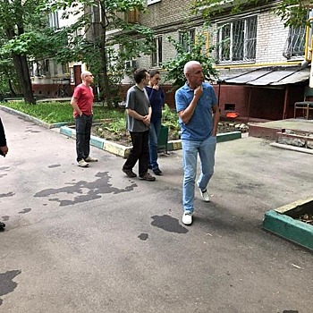 Водосточную трубу дома в 3-м Михалковском ожидает ремонт