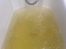В квартирах горожан течет вода «с добавлением золота» после ремонта водопровода