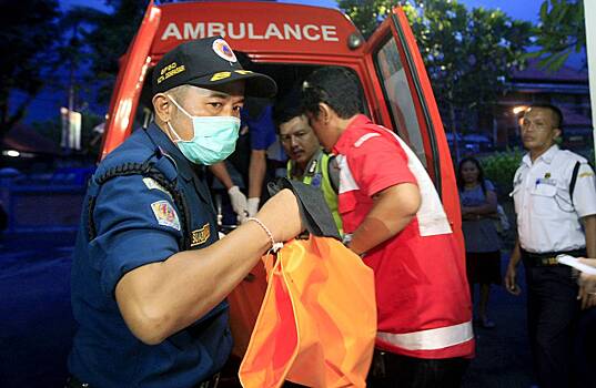 Пять туристов не выжили после аварии с микроавтобусом на Бали