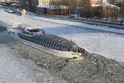 Зимние круизы по реке Москве привлекают жителей и гостей столицы