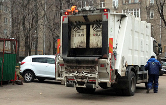 Водитель мусоровоза в Гольяново насмерть сбил пенсионера