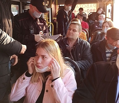 Самарцев начали штрафовать за нарушение масочного режима в транспорте